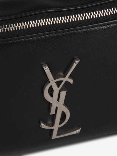 Amazon.com: Yves Saint Laurent, Riñonera de cuero en relieve .